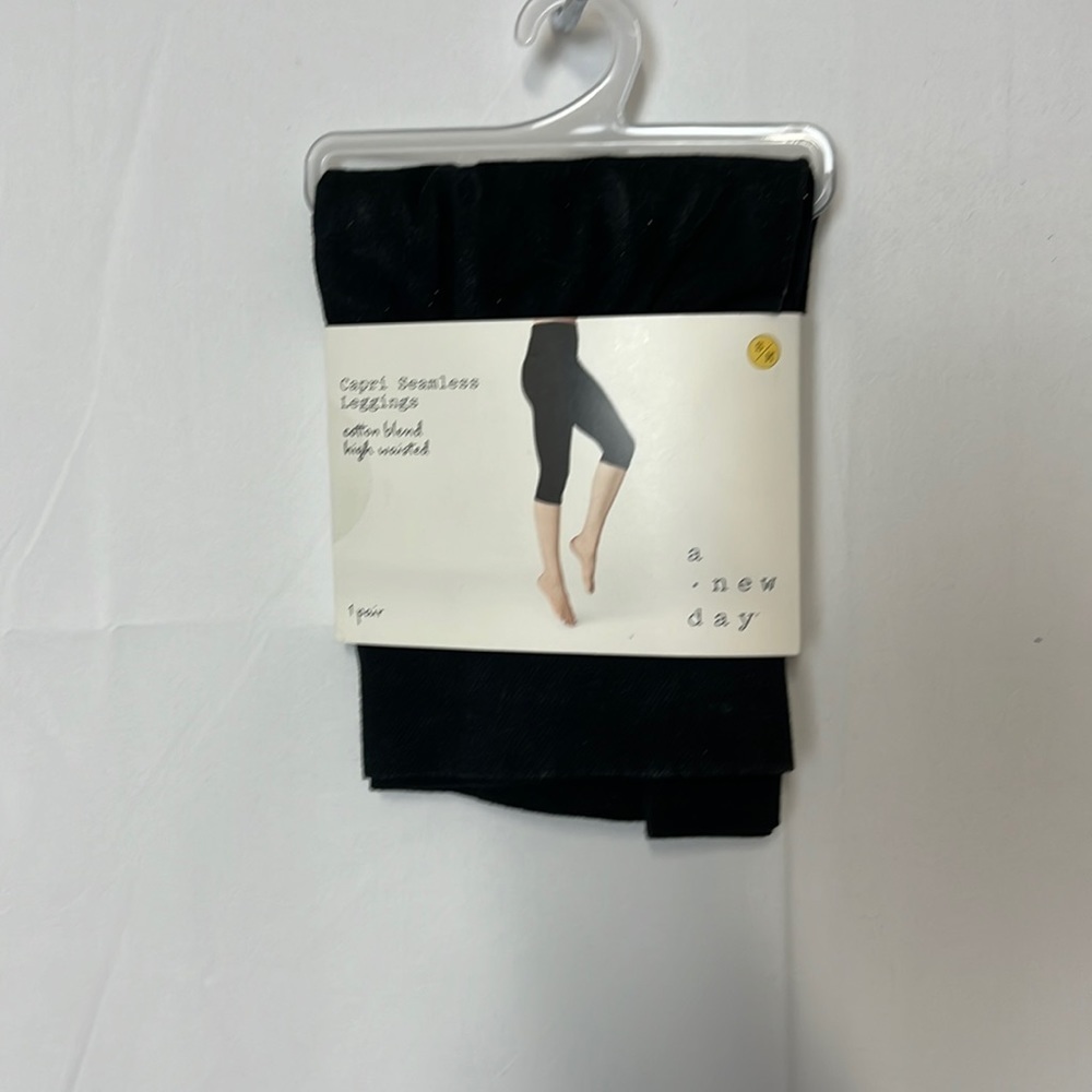 A new day high waisted, capri, seamless leggings.